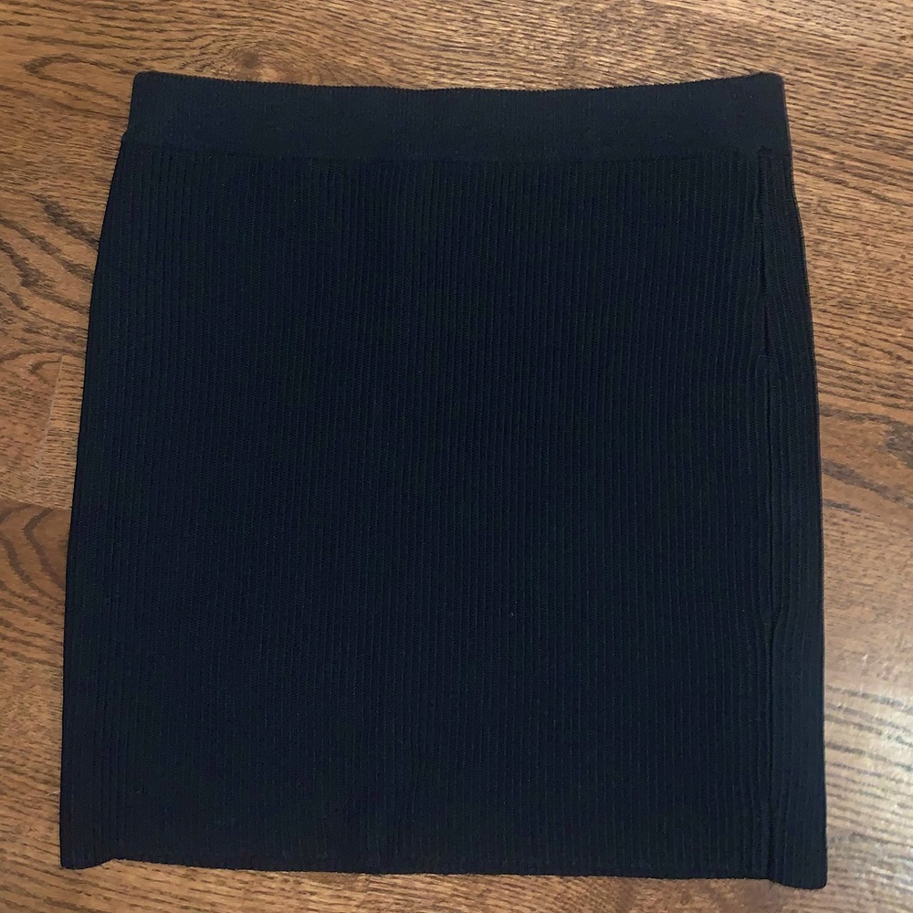 black skirt
